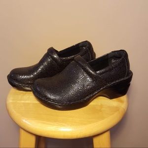 BOC born concepts black sparkly nurse clog size 6M